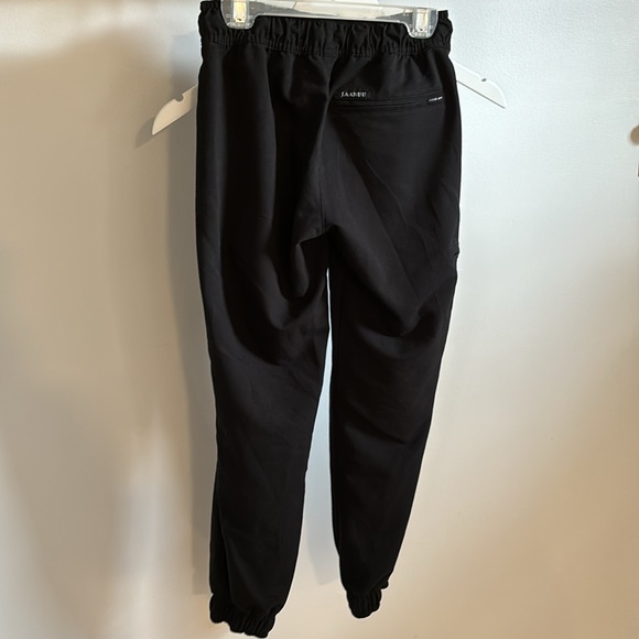 Jaanuu jogger scrubs. - Picture 5 of 8